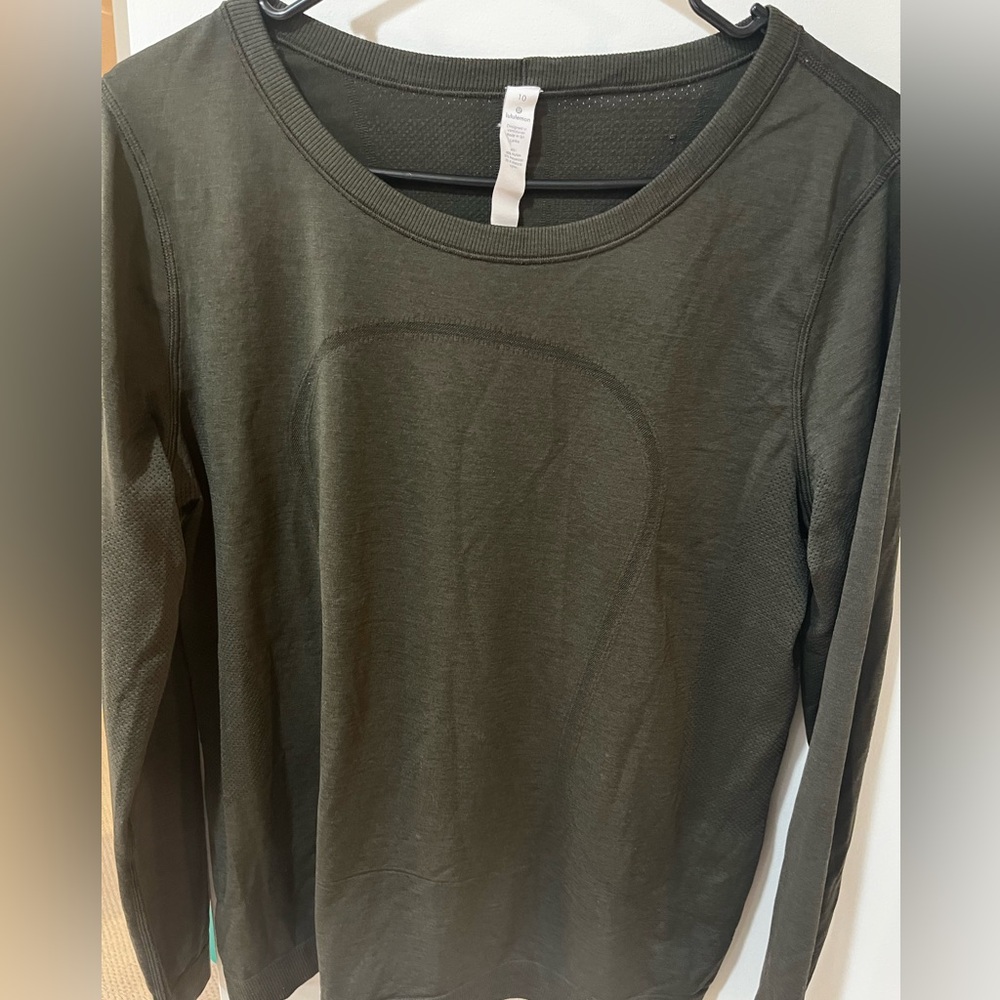 Lululemon Athletica Green Long Sleeve T-Shirt